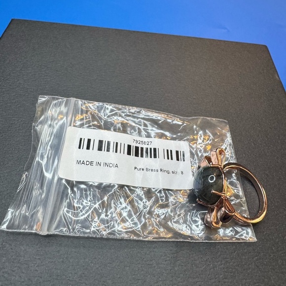 Karis Malagasy Labradorite Love Knot Ring in rolled-gold. 9.40 ctw. Size 8 - Picture 6 of 6